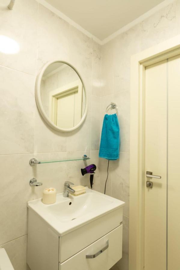 Однушка В Жк Абая 130/2 2019 Г.П. Apartment อัลมาตี ภายนอก รูปภาพ